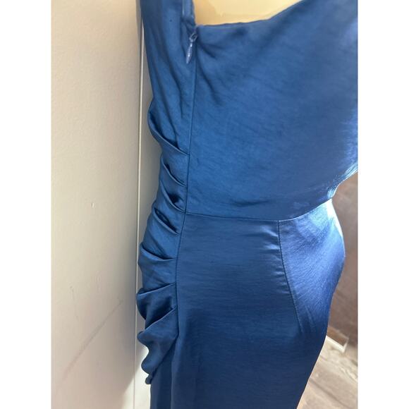 Elliatt Cassini One-Shoulder Dress in sapphire blue. Size large. NWOT - Picture 7 of 11